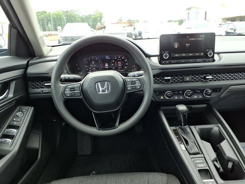 Used 2025 Honda Accord SE image 10