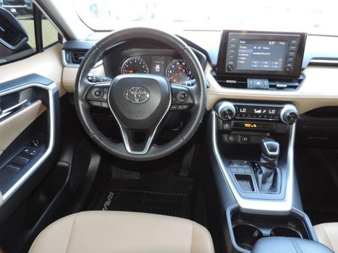 Used 2019 Toyota RAV4 XLE Premium FWD image 19