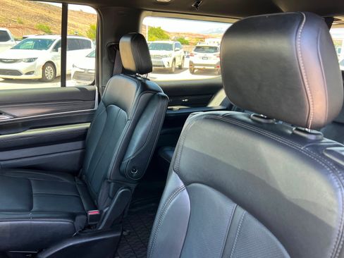 Used 2024 Jeep Wagoneer Series III AWD/4WD image 20