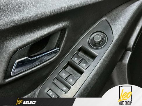 Used 2021 Chevrolet Trax LT AWD/4WD image 20