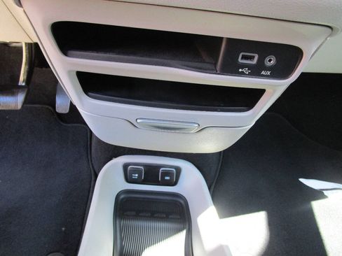 Used 2017 Chrysler Pacifica Touring-L FWD image 16