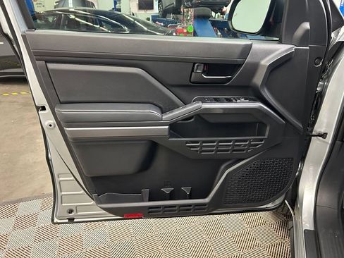 Used 2024 Toyota Tacoma SR5 AWD/4WD image 22