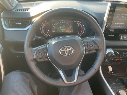 Used 2022 Toyota RAV4 Limited image 13