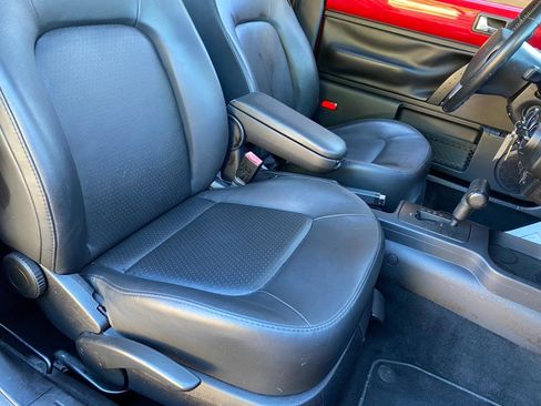 Used 2009 Volkswagen Beetle Coupe image 34