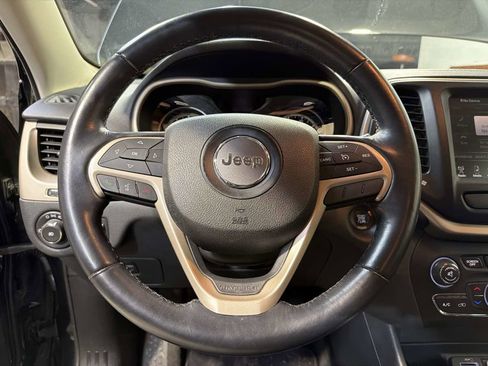 Used 2015 Jeep Cherokee Limited image 19