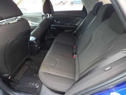 Used 2025 Hyundai Elantra SE FWD image 17