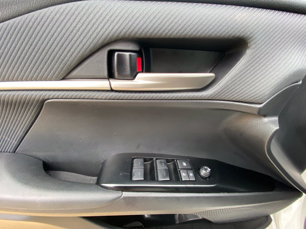 Used 2025 Toyota Camry SE FWD image 11