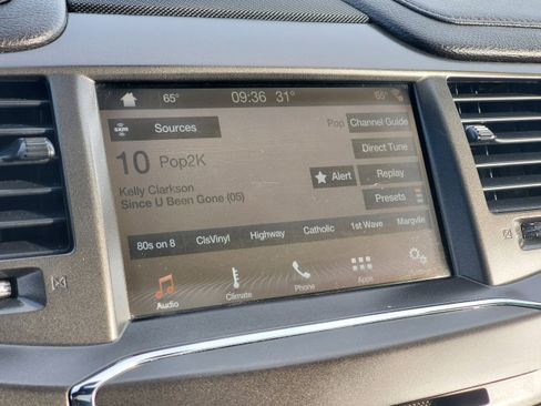 Used 2016 Lincoln MKS image 18