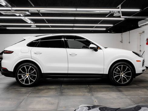 Used 2023 Porsche Cayenne Base image 12