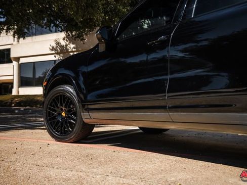 Used 2018 Porsche Cayenne Platinum Edition image 23