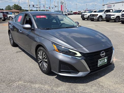 Certified 2023 Nissan Altima 2.5 SV FWD image 15