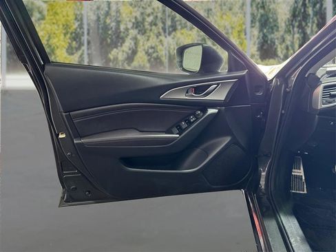 Used 2018 MAZDA MAZDA3 Touring image 18