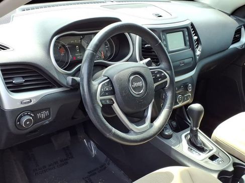 Used 2016 Jeep Cherokee Latitude w/ Cold Weather Group AWD/4WD image 18
