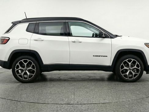 Used 2025 Jeep Compass Limited AWD/4WD image 8