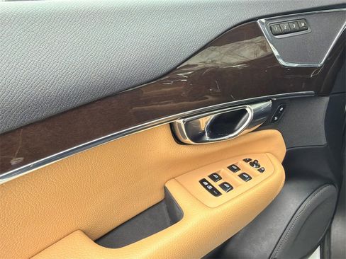 Used 2016 Volvo XC90 T6 Momentum image 38