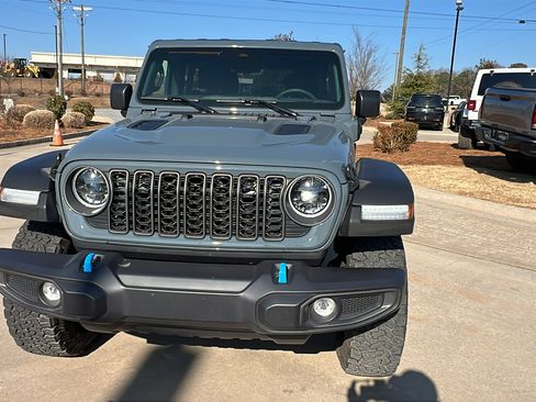 Used 2025 Jeep Wrangler Unlimited Rubicon 4xe w/ Convenience Group image 3