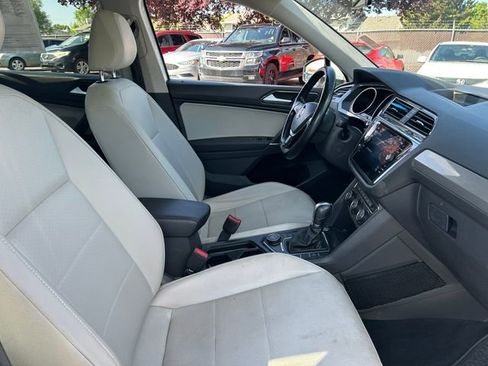 Used 2018 Volkswagen Tiguan SE w/ Panoramic Sunroof Package AWD/4WD image 34