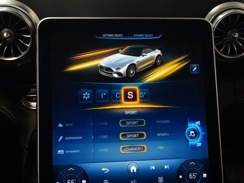 Used 2024 Mercedes-Benz SL 55 AMG 4MATIC w/ Driver Assistance Package image 28