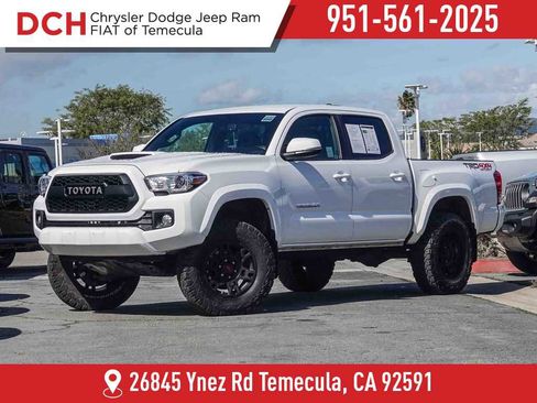 Used 2017 Toyota Tacoma TRD Sport w/ Tow Package (A/T) image 1