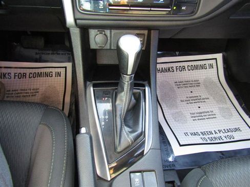 Used 2018 Toyota Corolla LE image 19