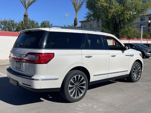 Used 2018 Lincoln Navigator Select w/ Technology Package image 2