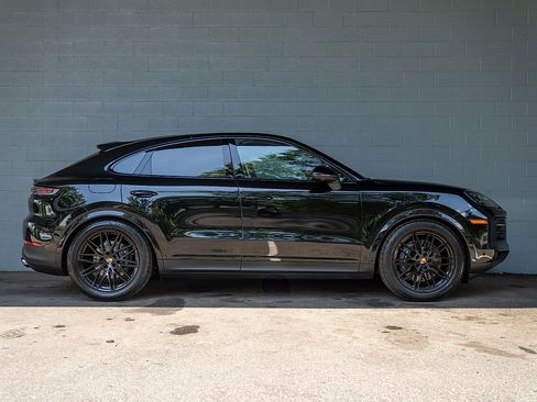 Used 2025 Porsche Cayenne image 29