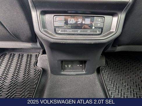 Used 2025 Volkswagen Atlas SEL AWD/4WD image 18