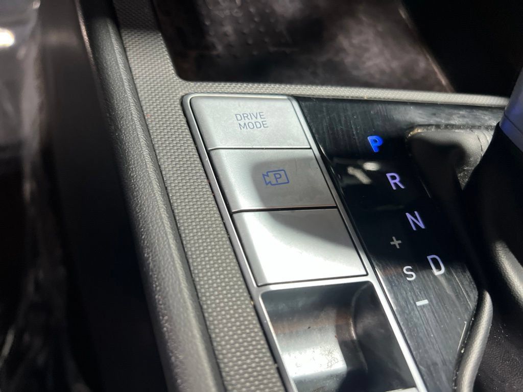 Used 2021 Hyundai Elantra Limited FWD image 27