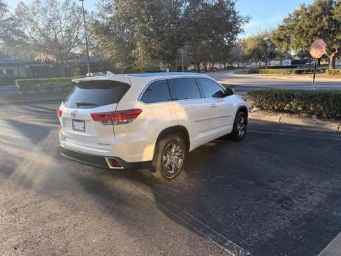 Used 2019 Toyota Highlander Limited Platinum image 8