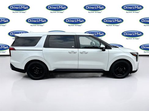 Used 2025 Kia Carnival FWD image 8