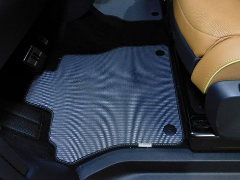 Used 2025 Volkswagen ID. Buzz 1st Edition image 34