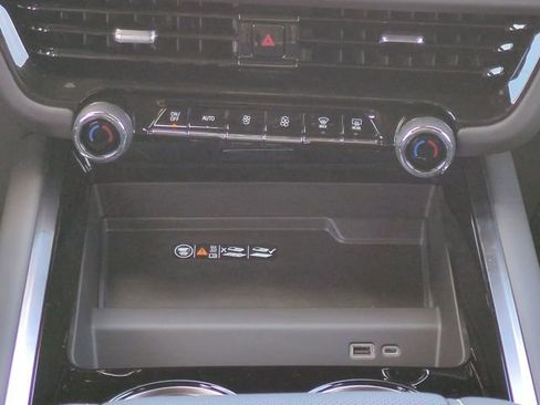New 2026 Chevrolet Suburban Premier w/ Sun And Tow Package RWD image 18