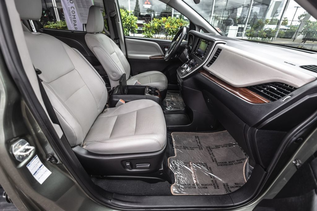 Used 2020 Toyota Sienna Limited AWD/4WD image 27