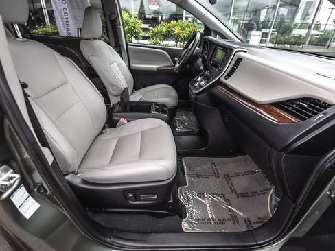 Used 2020 Toyota Sienna Limited AWD/4WD image 27