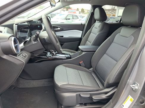 New 2026 Chevrolet Trax LT w/ Driver Confidence Package FWD image 6