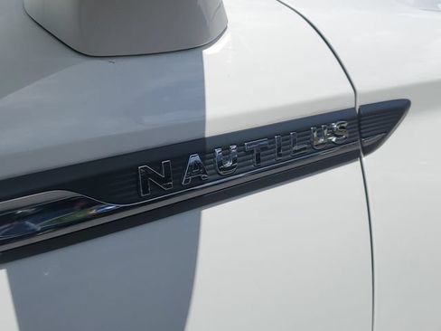 Used 2023 Lincoln Nautilus Reserve AWD/4WD image 6