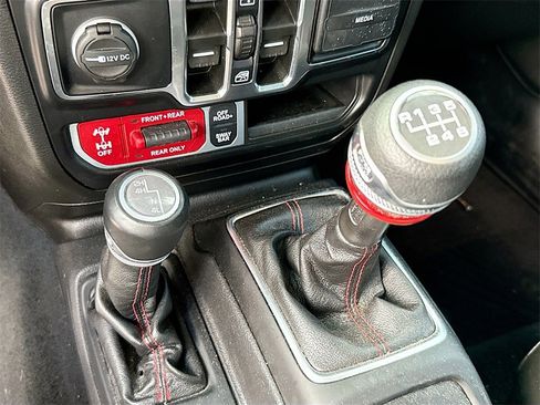 Used 2022 Jeep Gladiator Rubicon w/ LED Lighting Group image 18