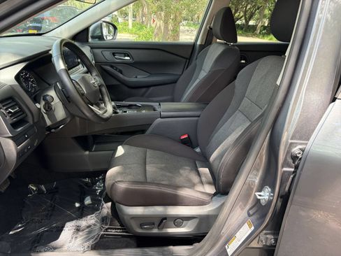 Used 2025 Nissan Rogue SV FWD image 28