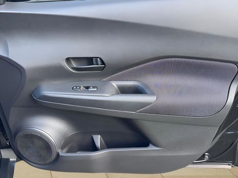 Used 2020 Nissan Kicks S image 12