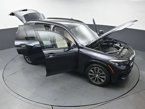 Used 2022 BMW X5 xDrive40i w/ M Sport Package AWD/4WD image 53