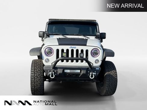 Used 2015 Jeep Wrangler Unlimited Sport w/ Connectivity Group AWD/4WD image 8