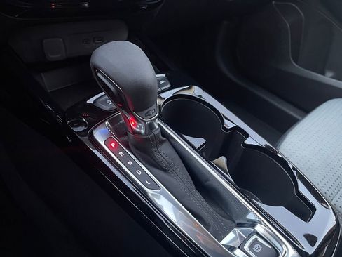 Used 2025 Chevrolet Trax LT w/ LT Convenience Package image 28