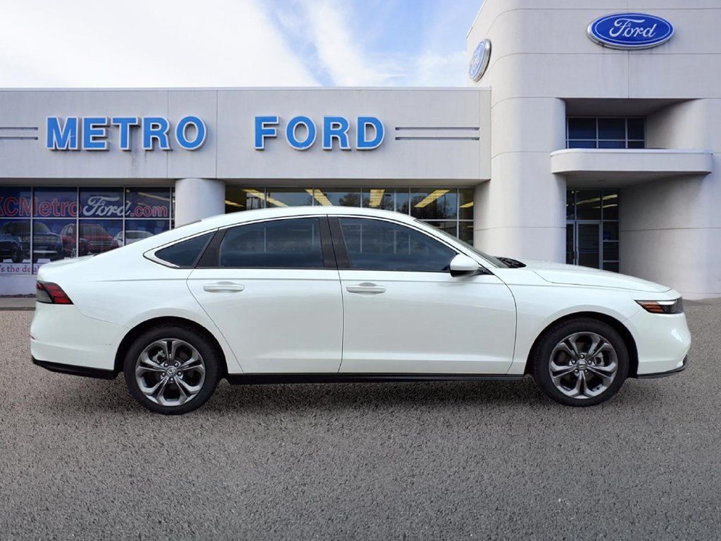 Used 2024 Honda Accord EX image 2