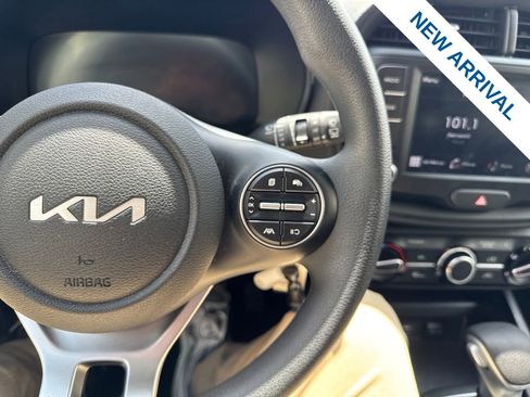 Used 2025 Kia Soul LX w/ LX Technology Package FWD image 22