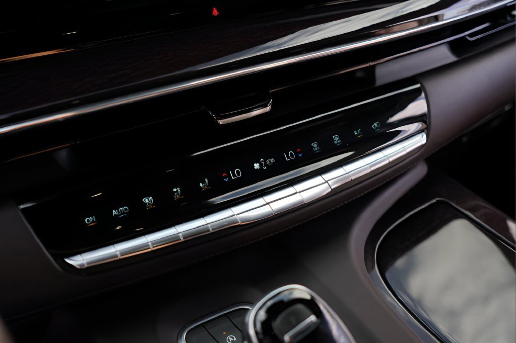 Used 2021 Cadillac Escalade Premium Luxury Platinum w/ LPO, Radiant Package AWD/4WD image 19