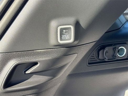 New 2025 Jeep Grand Cherokee Altitude image 5