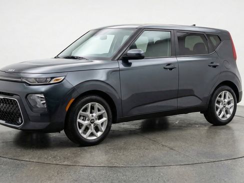 Used 2025 Kia Soul LX w/ LX Technology Package image 3