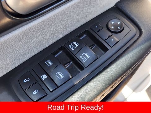 Used 2024 Chrysler Pacifica Touring-L FWD image 31