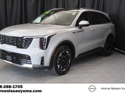 Used 2025 Kia Sorento S w/ Panoramic Sunroof Package FWD image 3