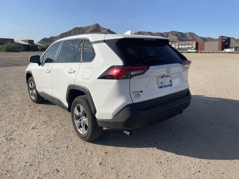 Used 2025 Toyota RAV4 XLE w/ Convenience Package FWD image 3